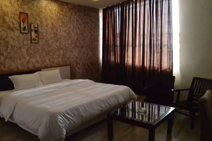 Room 8 of 35
