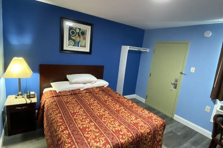 1 Queen Bed (59 of 69)