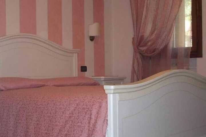 Room 9 of 28