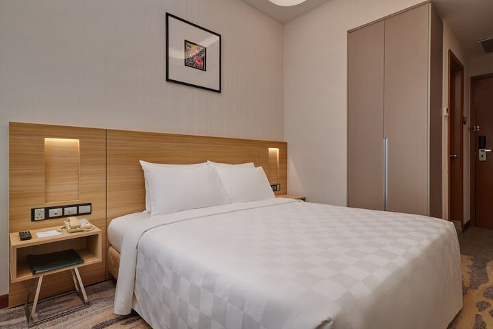 Room 9 of 35