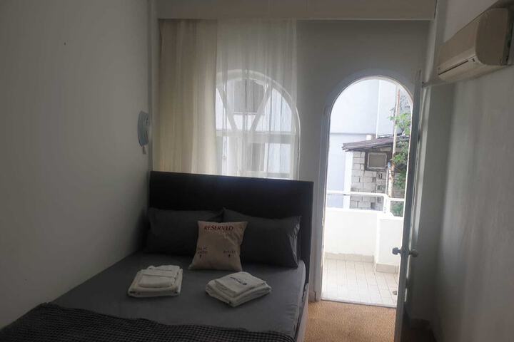 Room 2 of 31