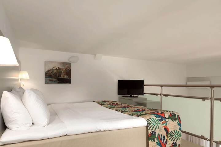 Room 49 of 152