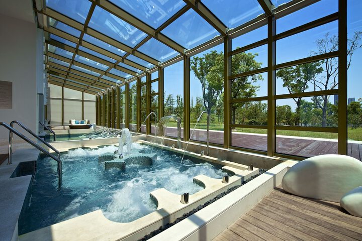Hotel with Pool