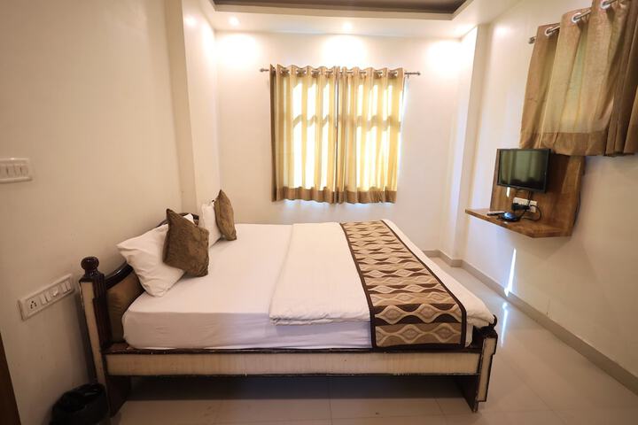 Room 10 of 31