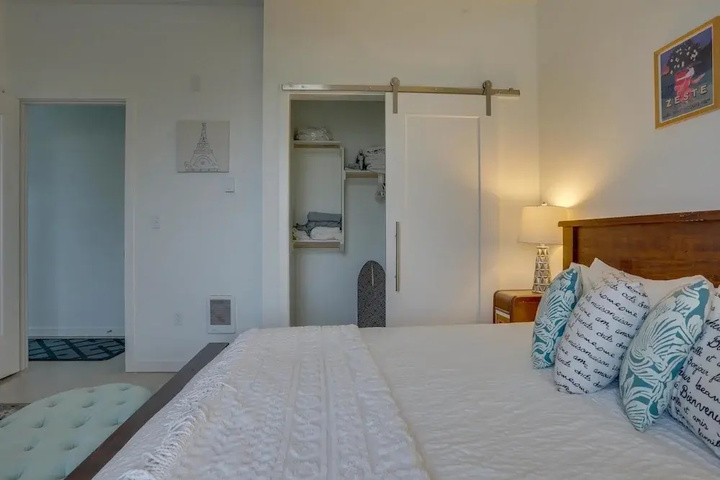 Room 6 of 22
