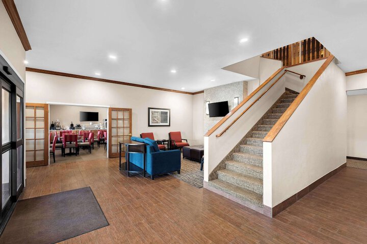 Entrance & Lobby