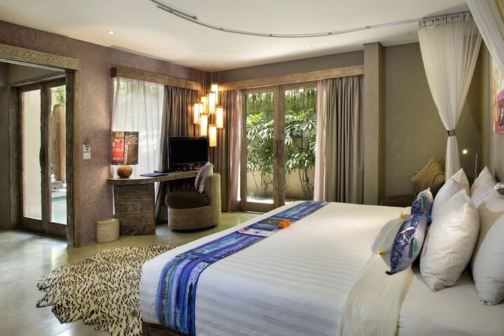 Room 33 of 227