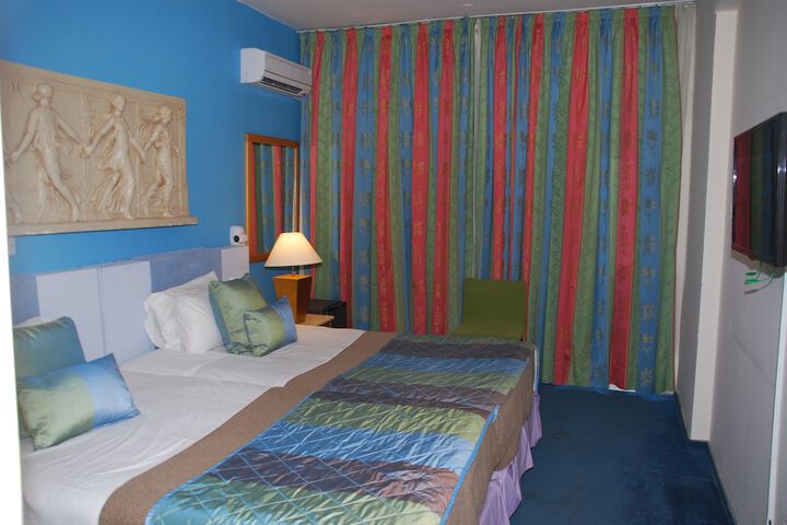Room 25 of 107