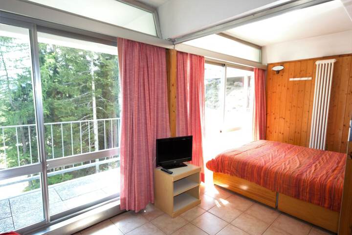 Room 8 of 74