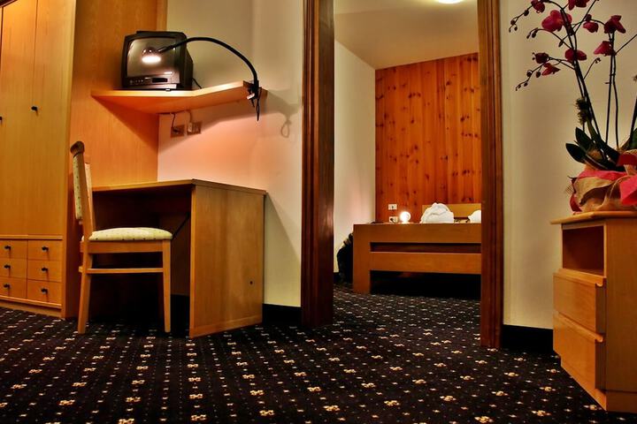 Room 17 of 47