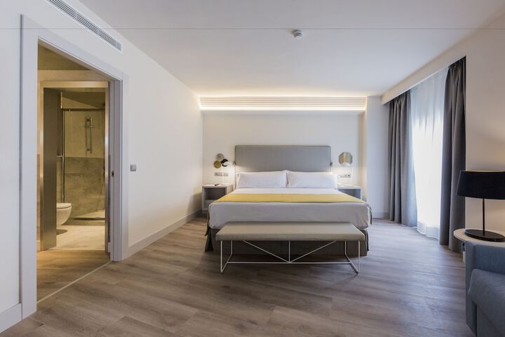 Room 8 of 70