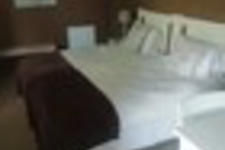 Room 11 of 75