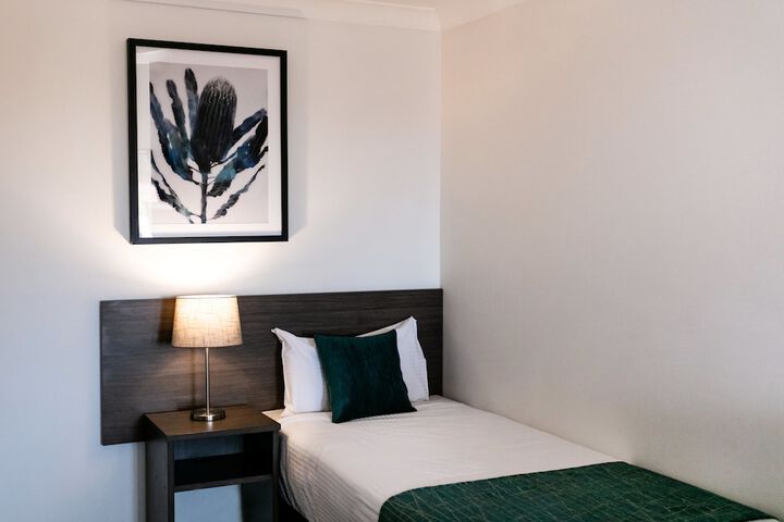 Room 8 of 74