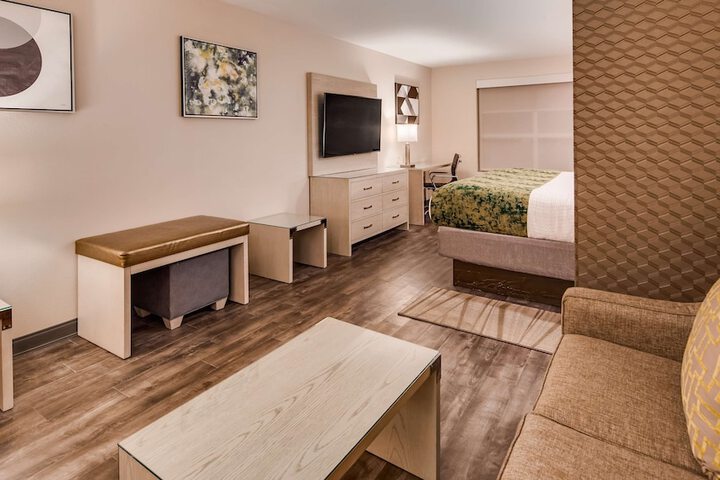 Room 8 of 27