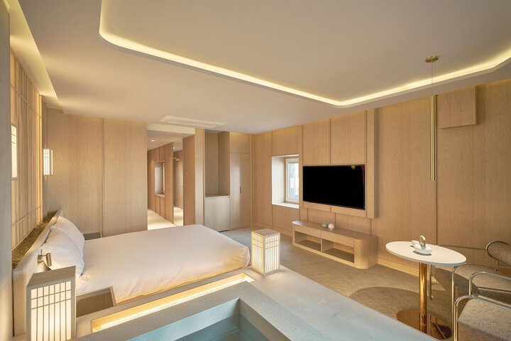 Room 33 of 142