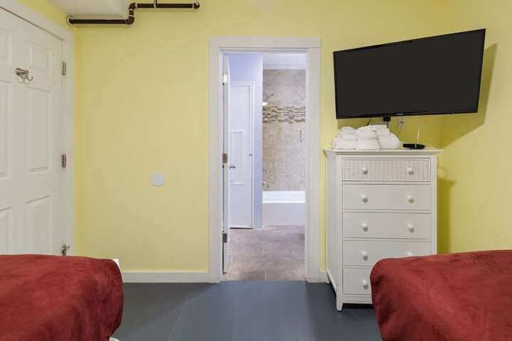 Room 12 of 27