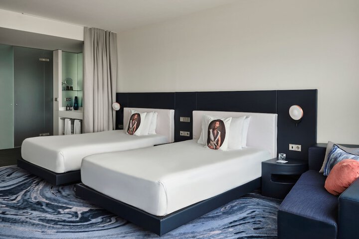 Room 31 of 246