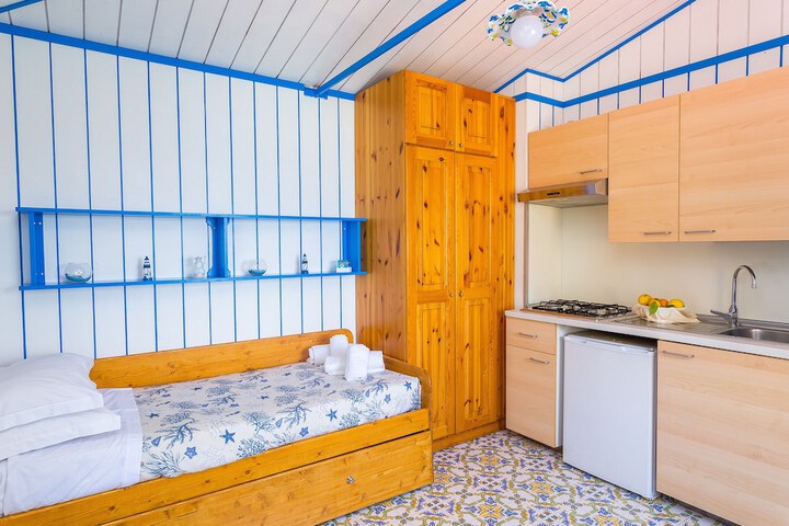 Room 6 of 23