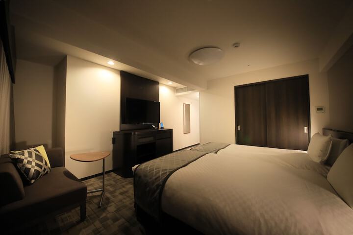 Room 28 of 82
