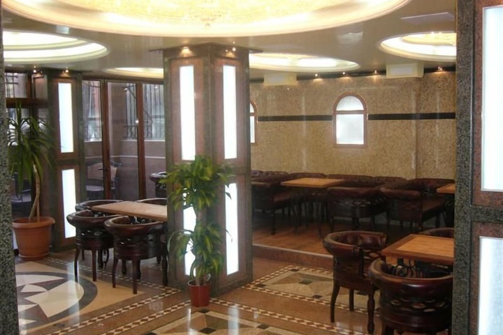 Entrance & Lobby