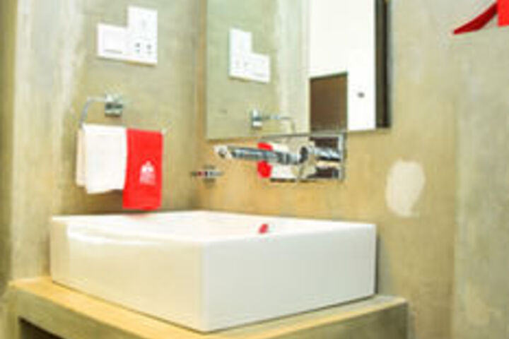 Room 4 of 27