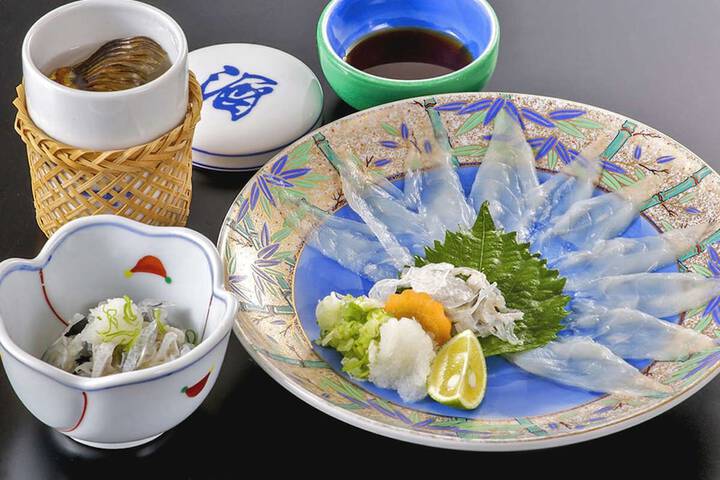 Dining 3 of 7