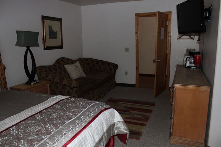 Room 7 of 104