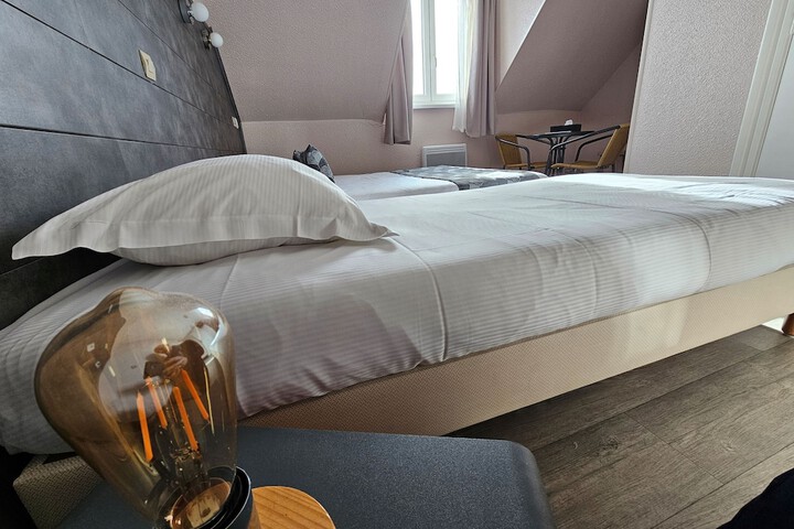 Room 9 of 26