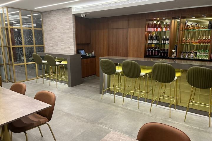 Lounge 22 of 26