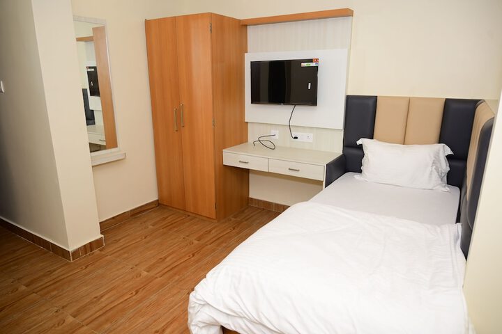 Room 19 of 38