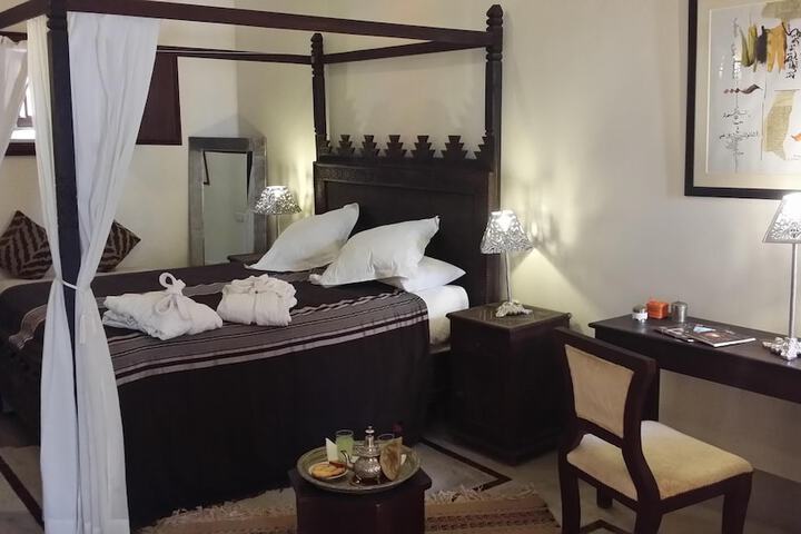 Room 18 of 103