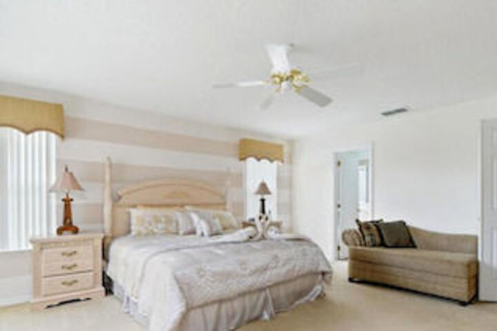 Room 205 of 380