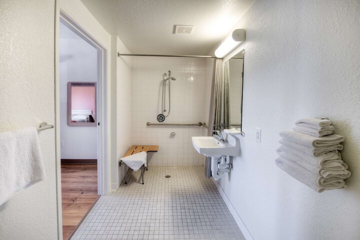 Standard Room, King or Two Doubles (3 of 4)