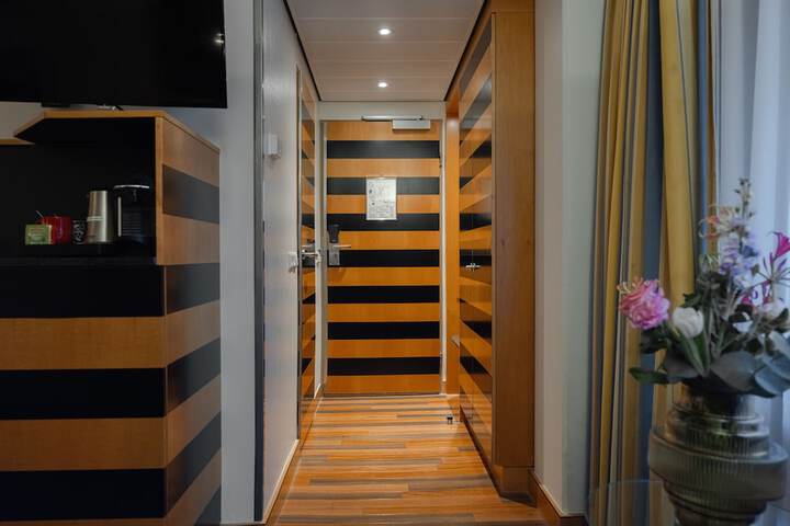 Room 44 of 109