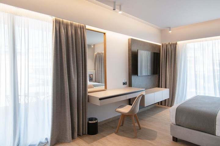 Room 27 of 106