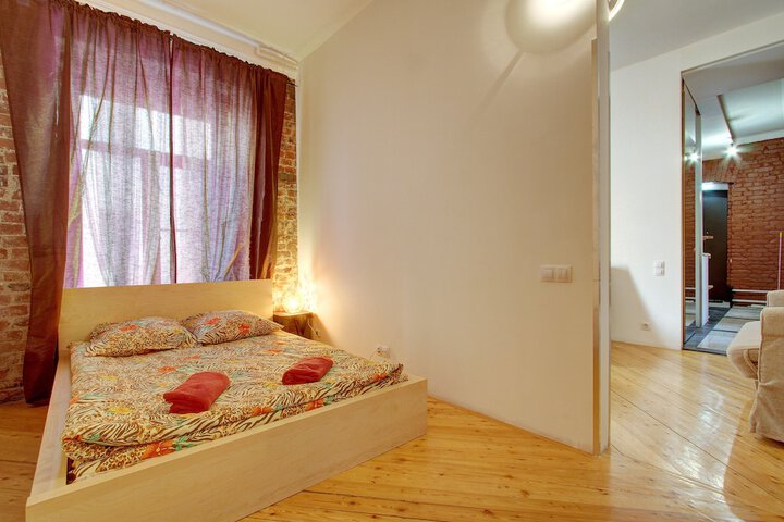 Room 6 of 44