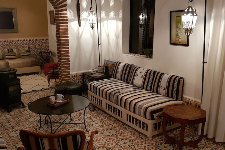 Lounge 31 of 43