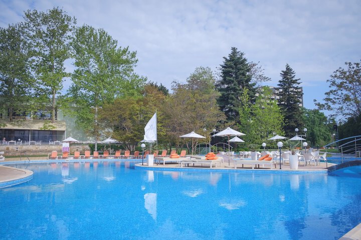 Pool 13 of 39
