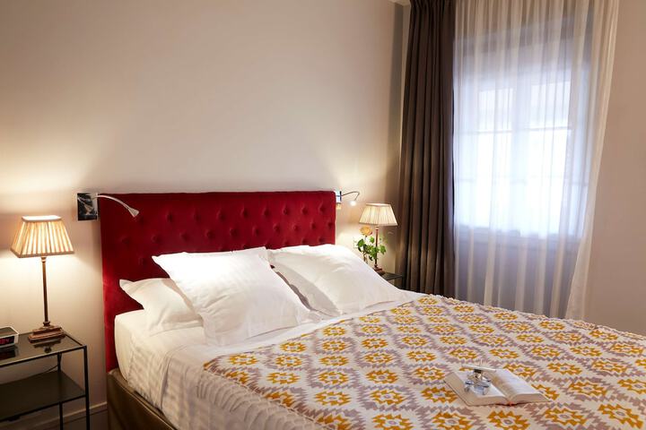 Room 32 of 84