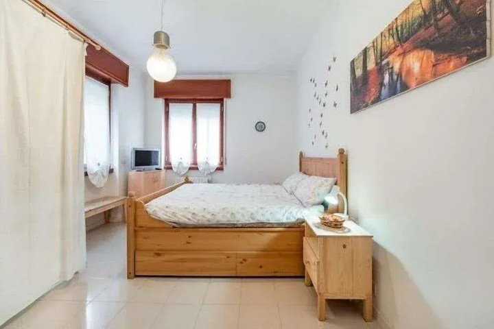 Room 4 of 10
