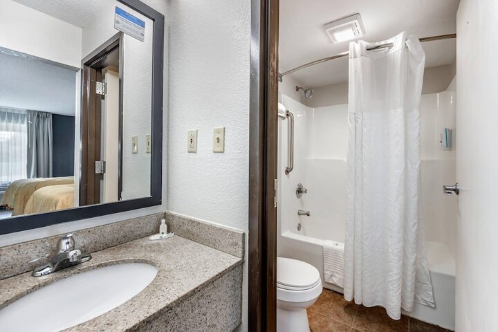 Room 40 of 49