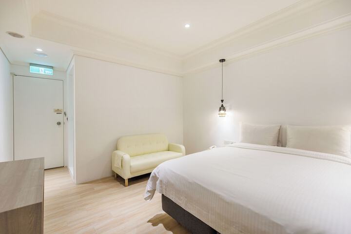 Room 15 of 18