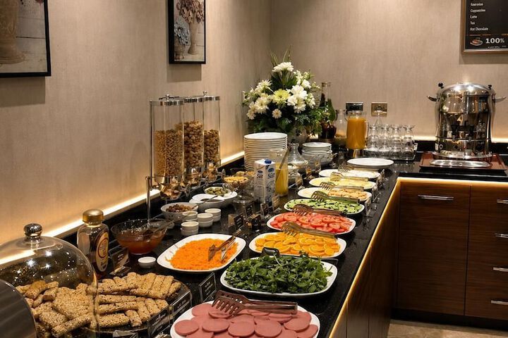 Dining 62 of 64