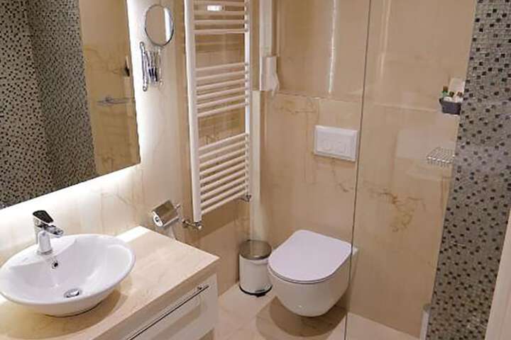 Room 8 of 45