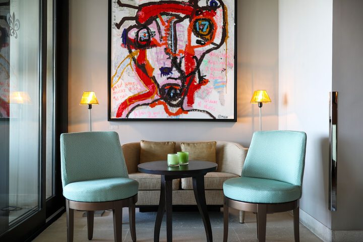 Lounge 114 of 130