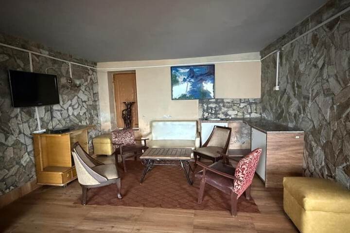 Room 10 of 25