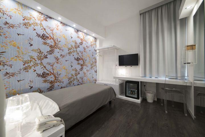 Room 16 of 47