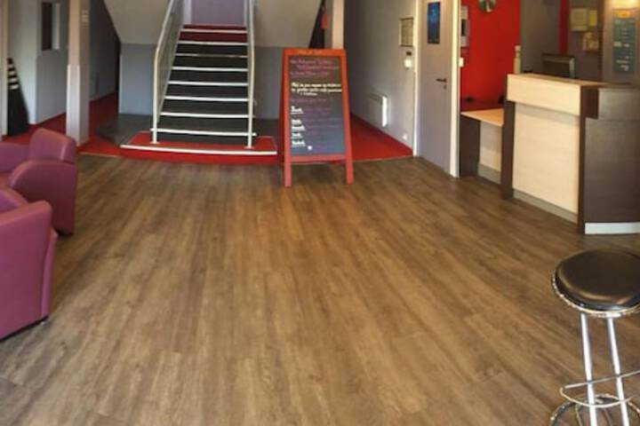 Entrance & Lobby