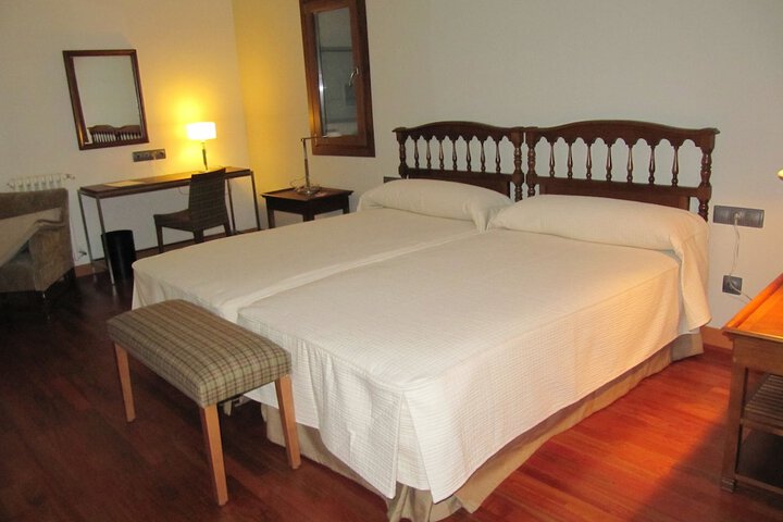 Room 6 of 37