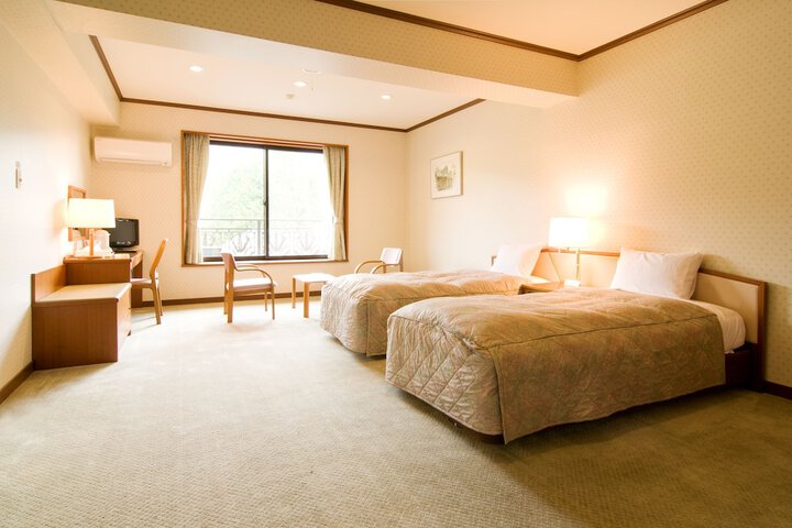 Room 6 of 33